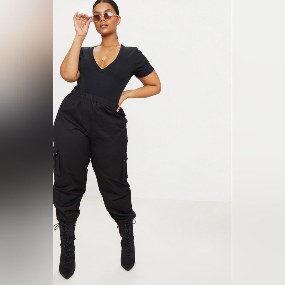 PRETTYLITTLE THING Plus Black‎ Ribbed Plunge Short Sleeve Bodysuit Size 18 NWT - Picture 6 of 11